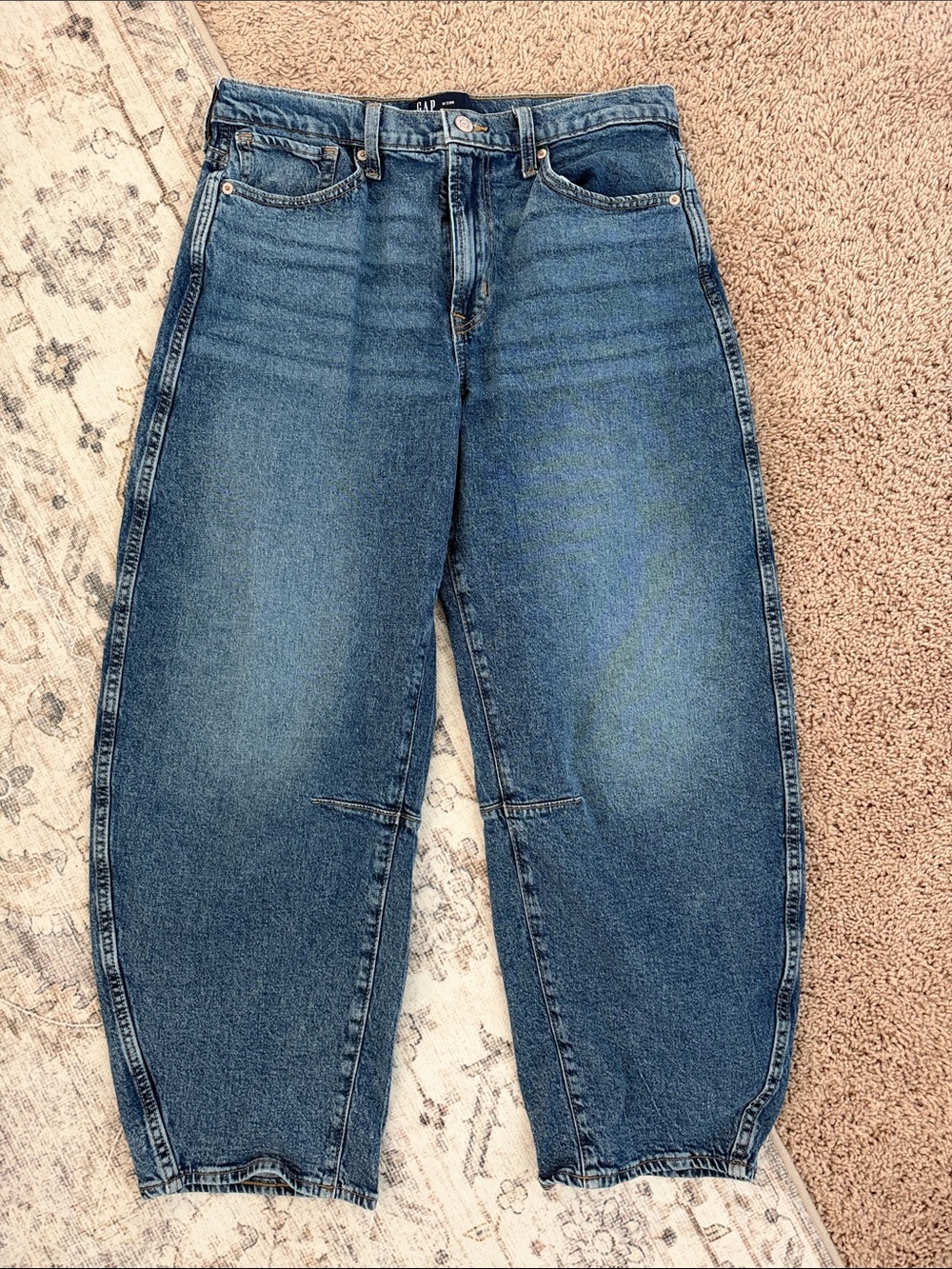 GAP Barrel Denim Jeans in Medium Blue